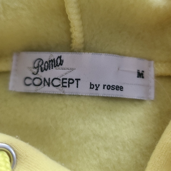 Gorgeous yellow sweat suit set in new condition size medium - Picture 8 of 8